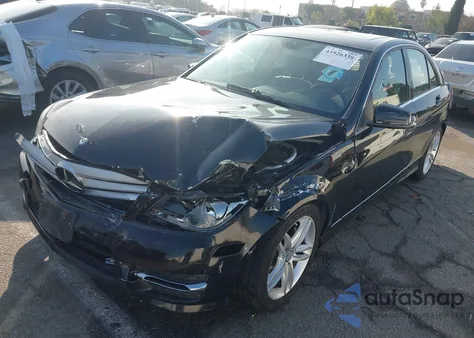 2013 Mercedes-Benz C 250 Sport z USA, uszkodzony, nr VIN WDDGF4HB7DR269453